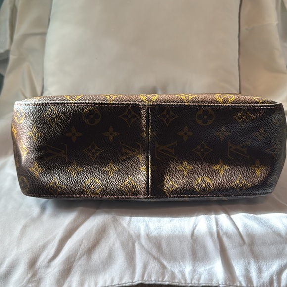 Louis Vuitton Looping GM Bag - Picture 3 of 6